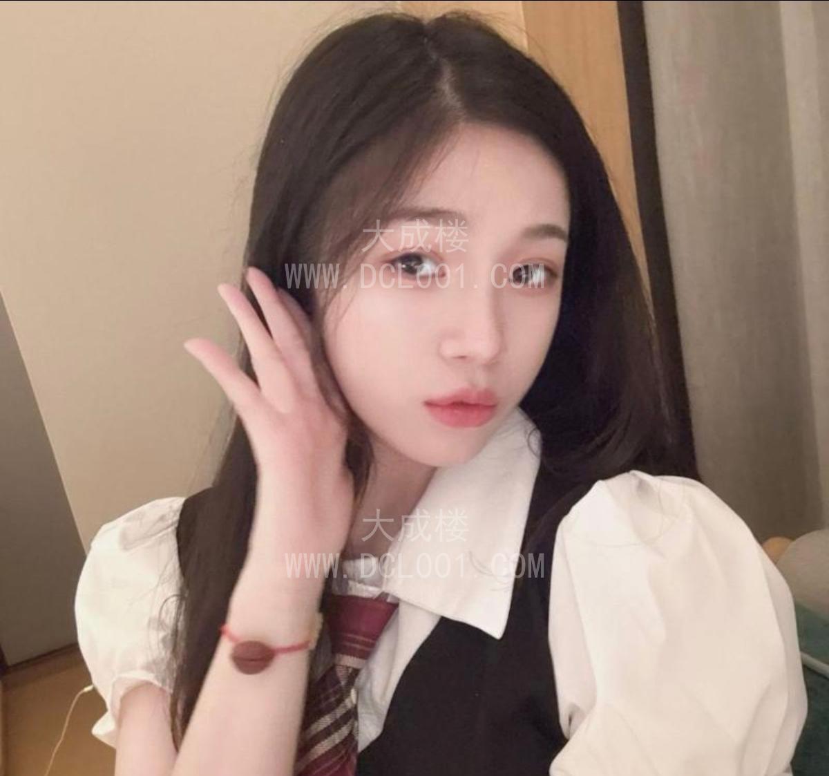 越秀舌吻学妹