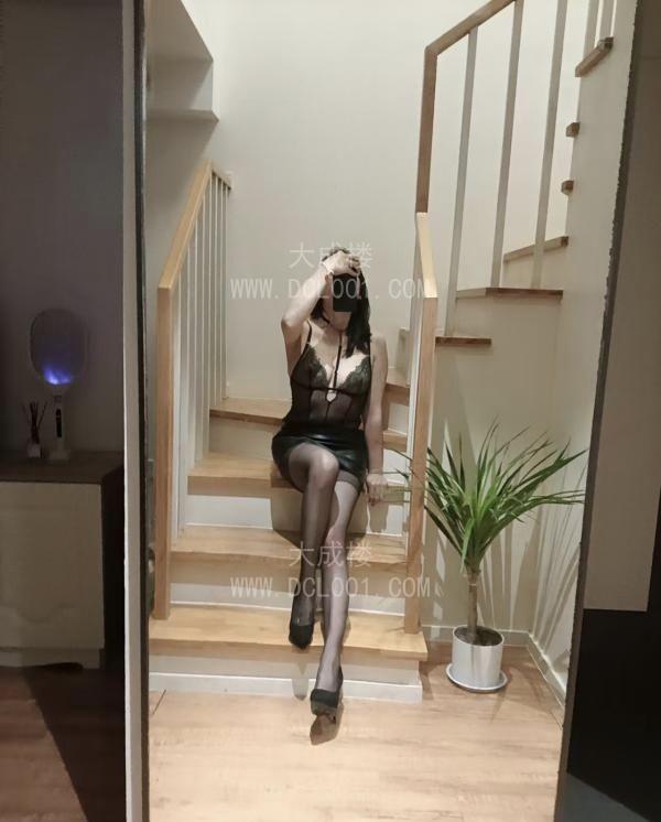 粉嫩小骚妇